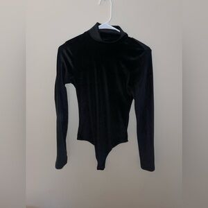 American Eagle black velvet long sleeve turtle neck bodysuit size medium